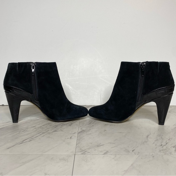 New! Bella Vita Brennan Black Suede Bootie 6.5 WW - Picture 5 of 14